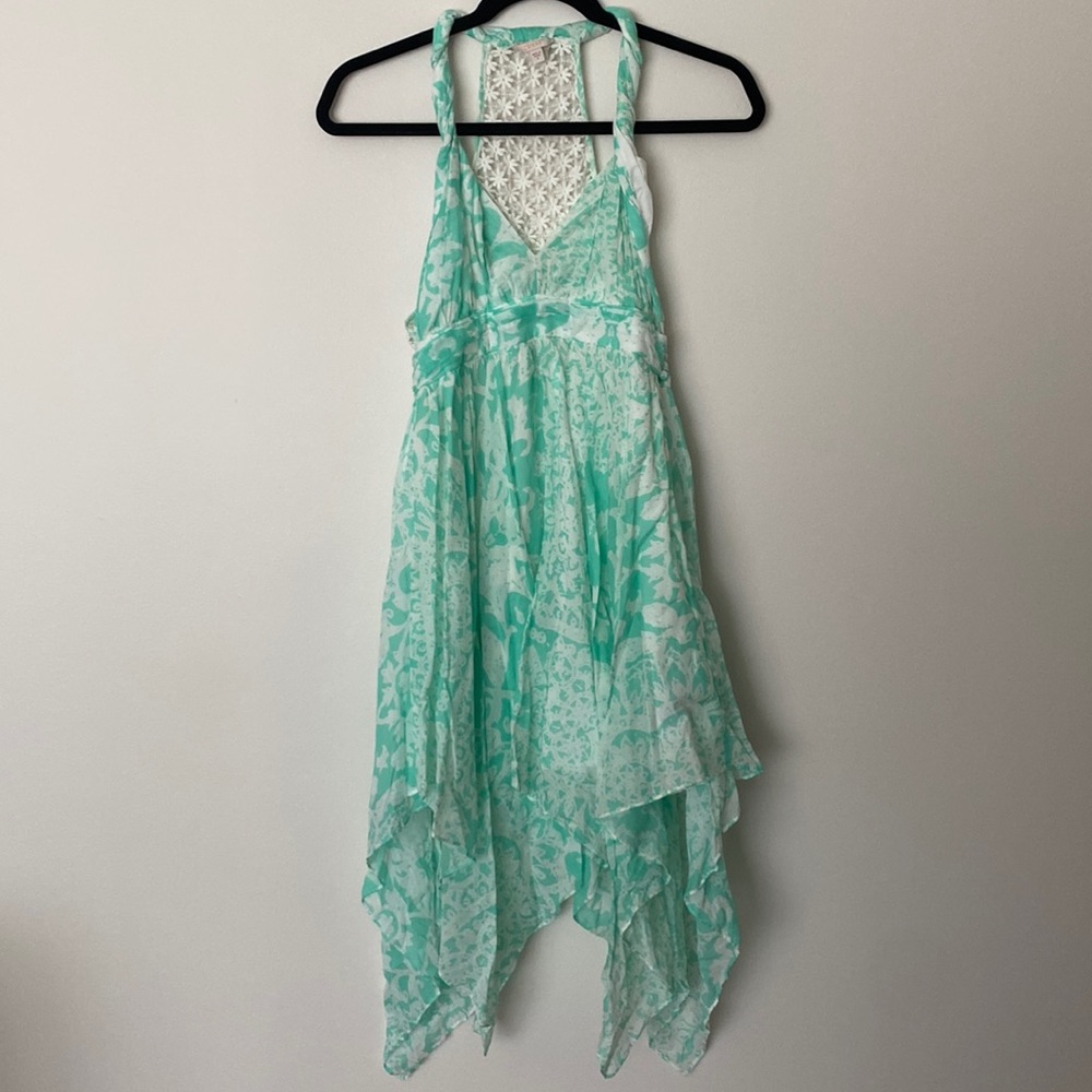 Guess twisted strap handkerchief dress in seafoam green and white size 4